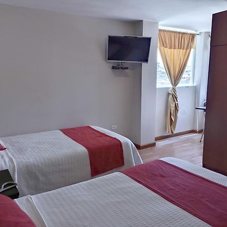 Hotel Versailles Ambato Zewnętrze zdjęcie