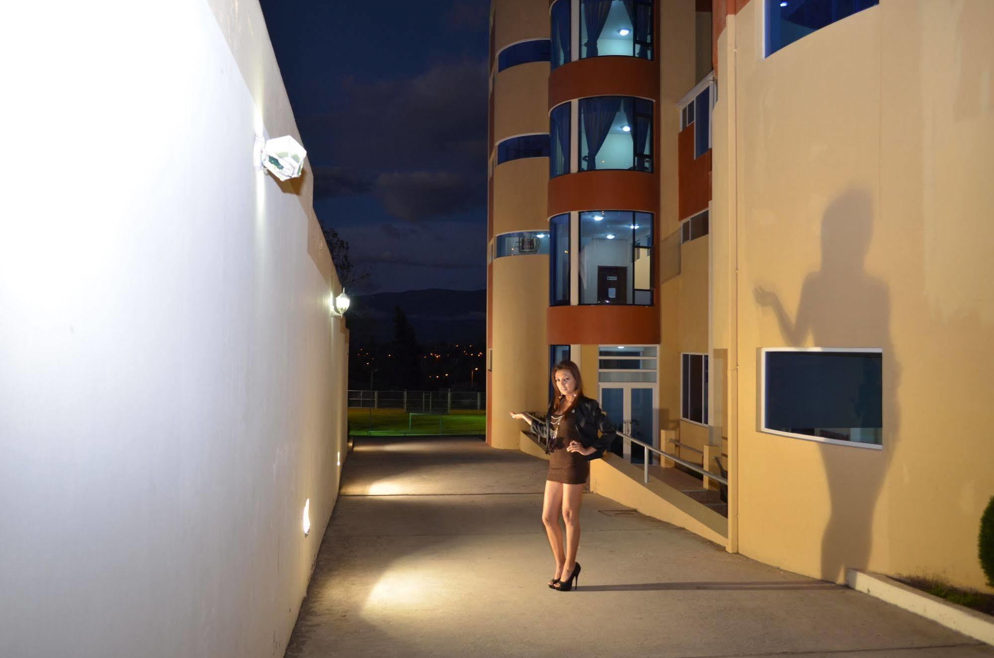 Hotel Versailles Ambato Zewnętrze zdjęcie