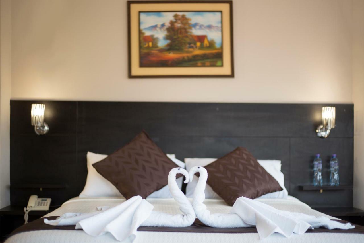 Hotel Versailles Ambato Zewnętrze zdjęcie